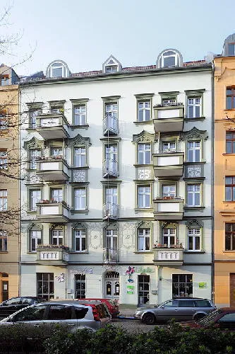 Sanierter Jugendstil mit Balkon, Parkett, Einbauküche im VH 4.OG — photo 1